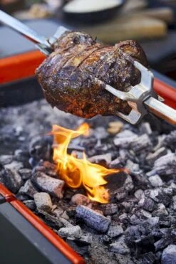 Everdure Fusion Houtskool Barbecue -Bo-Camp Verkoop 900 600 brand shoot heston blumenthal 5