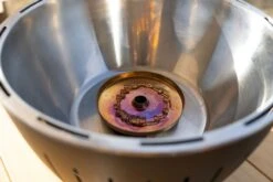 LotusGrill XL Hybrid Houtskoolbarbecue - Rood 15 LotusGrill XL Hybrid Houtskoolbarbecue - Rood -Bo-Camp Verkoop lotusgrill binnenkant pitje 3